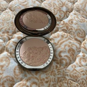 Chantecaille  illuminating face powder